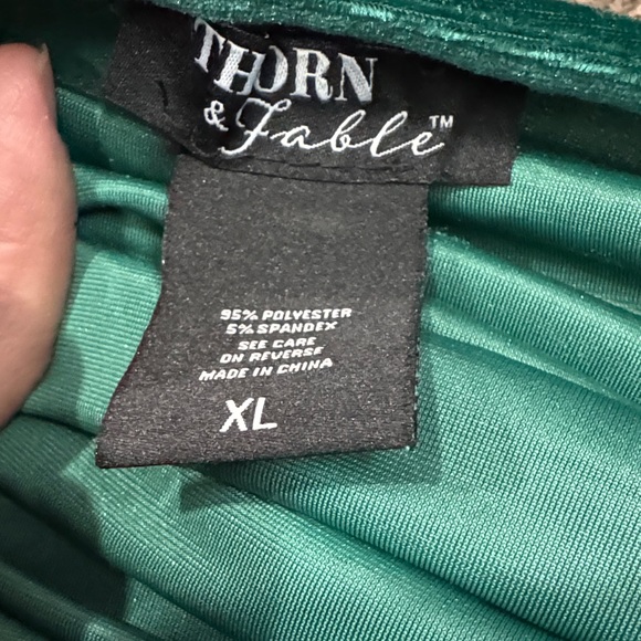 Emerald Green Velvet Lace-Up Crop Top - Picture 2 of 4